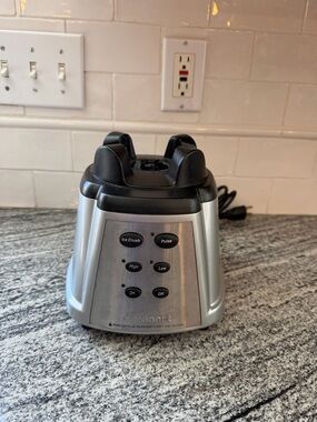 Cuisinart CB-600FPP SmartPower Premier Blender 600W Motor Base Working